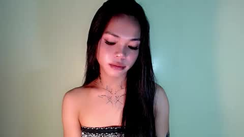 Snapshot of petite_angelx chatting on October 3, 2025, 9:45 pm angel online show from October 3, 2025, 9:45 pm