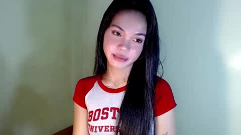 Snapshot of petite_angelx chatting on October 11, 2025, 11:47 pm angel online show from October 11, 2025, 11:47 pm