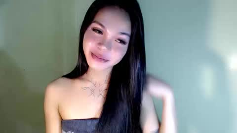 Snapshot of petite_angelx chatting on October 17, 2025, 11:51 pm angel online show from October 17, 2025, 11:51 pm