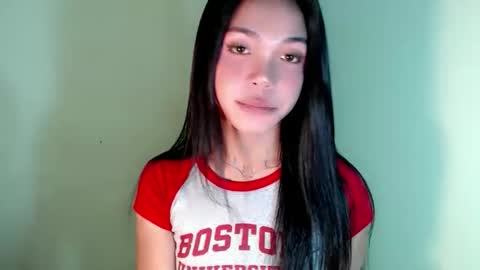 Snapshot of petite_angelx chatting on October 26, 2025, 12:44 pm angel online show from October 26, 2025, 12:44 pm