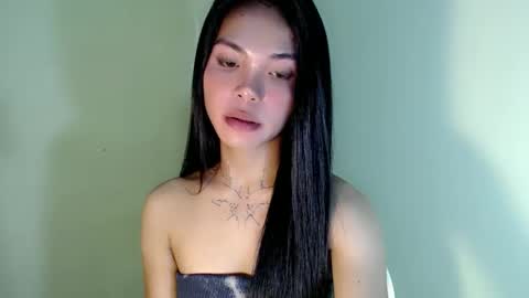 Snapshot of petite_angelx chatting on October 28, 2025, 1:03 pm angel online show from October 28, 2025, 1:03 pm