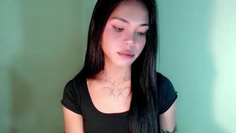 Snapshot of petite_angelx chatting on October 30, 2025, 3:24 pm angel online show from October 30, 2025, 3:24 pm