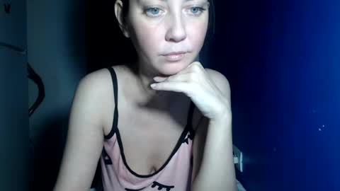 Snapshot of petite_danielle chatting on July 13, 2026, 7:27 pm petite_danielle online show from July 13, 2026, 7:27 pm