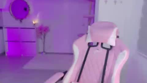 petite_marie_ online show from June 19, 2026, 1:54 am