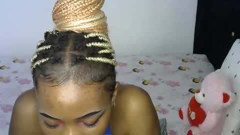 petite_princes online show from December 4, 2024, 10:24 am