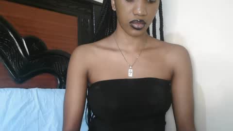 petite_princes online show from March 12, 2025, 12:36 pm