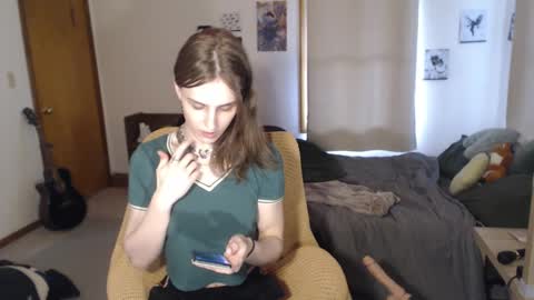 Snapshot of petitecut chatting on February 21, 2025, 9:32 pm caracal online show from February 21, 2025, 9:32 pm