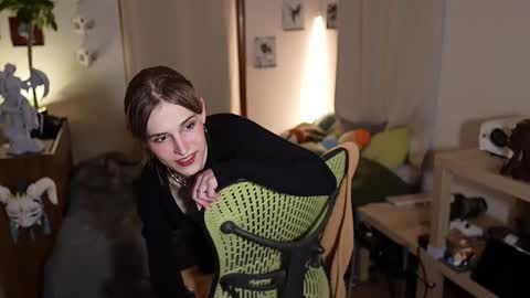 Snapshot of petitecut chatting on February 25, 2025, 2:47 am caracal online show from February 25, 2025, 2:47 am