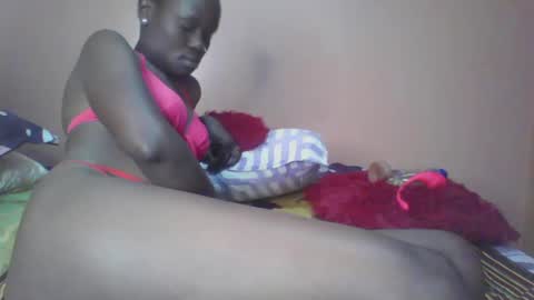 Snapshot of petiteecooky chatting on February 5, 2025, 11:02 am petiteecooky online show from February 5, 2025, 11:02 am