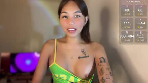 Snapshot of petitegirlx69 chatting on May 22, 2026, 3:39 pm miss lisa online show from May 22, 2026, 3:39 pm