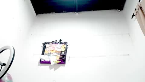 Snapshot of petiteivoryqueen chatting on September 18, 2025, 6:48 am danna online show from September 18, 2025, 6:48 am