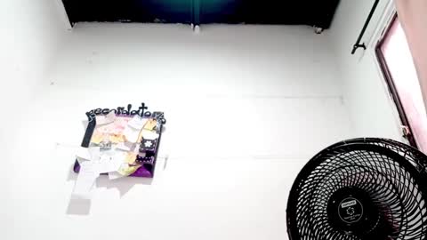 Snapshot of petiteivoryqueen chatting on September 27, 2025, 6:24 pm danna online show from September 27, 2025, 6:24 pm