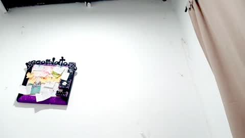 Snapshot of petiteivoryqueen chatting on November 9, 2025, 4:00 am danna online show from November 9, 2025, 4:00 am