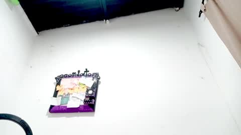 Snapshot of petiteivoryqueen chatting on November 10, 2025, 4:00 am danna online show from November 10, 2025, 4:00 am