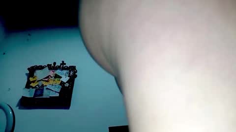 Snapshot of petiteivoryqueen chatting on December 2, 2025, 4:18 am danna online show from December 2, 2025, 4:18 am