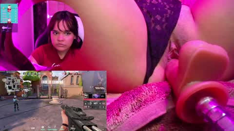 Snapshot of petitesally_ chatting on December 13, 2024, 11:28 pm Sally online show from December 13, 2024, 11:28 pm