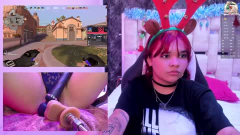 Snapshot of petitesally_ chatting on December 22, 2024, 12:39 am Sally online show from December 22, 2024, 12:39 am