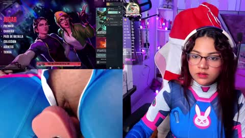 Snapshot of petitesofia_ chatting on December 22, 2024, 1:11 pm Sofia online show from December 22, 2024, 1:11 pm