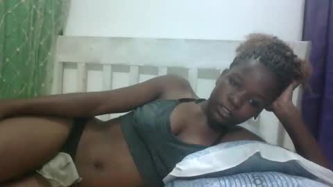 Snapshot of petitesweetchiq chatting on October 18, 2025, 9:37 pm petitesweetchiq online show from October 18, 2025, 9:37 pm