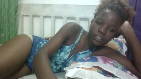 Snapshot of petitesweetchiq chatting on October 25, 2025, 8:36 pm petitesweetchiq online show from October 25, 2025, 8:36 pm