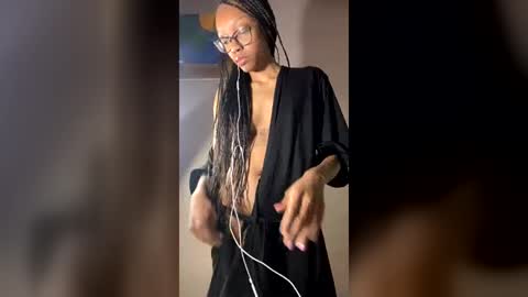 petitetingz online show from June 26, 2026, 6:40 am