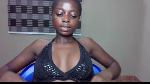 petitexxebony online show from June 8, 2026, 1:28 am