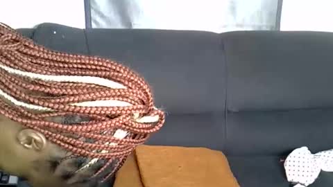 petitpearl online show from February 13, 2026, 8:05 pm