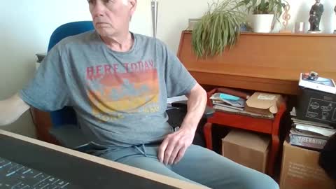 petitwilly online show from April 30, 2026, 9:04 am