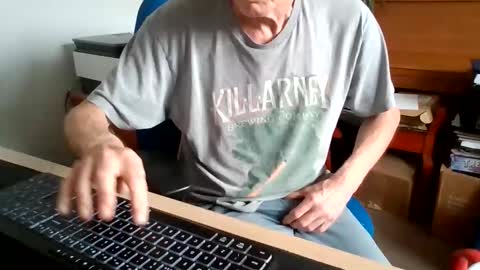 Snapshot of petitwilly chatting on June 4, 2026, 8:42 am petitwilly online show from June 4, 2026, 8:42 am