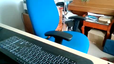 Snapshot of petitwilly chatting on June 11, 2026, 9:07 am petitwilly online show from June 11, 2026, 9:07 am