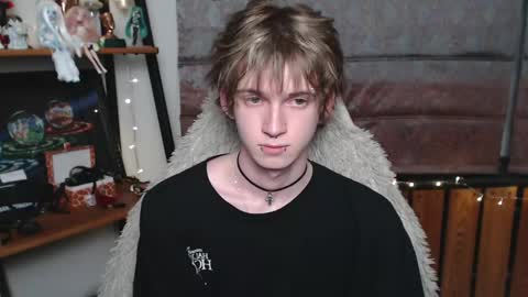 Snapshot of pexxide chatting on April 23, 2026, 8:33 pm soren online show from April 23, 2026, 8:33 pm