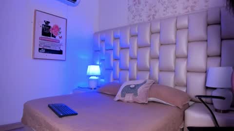 Snapshot of peyton_louise chatting on November 1, 2025, 11:45 am Peyton online show from November 1, 2025, 11:45 am