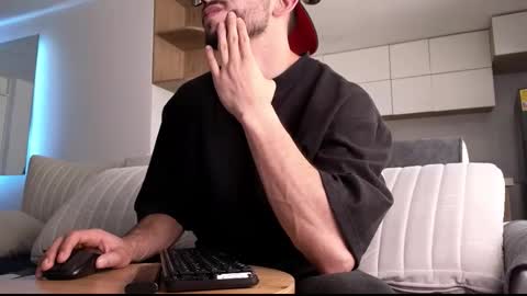 phantom_bigger1 online show from December 19, 2025, 7:10 pm