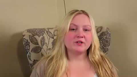 Snapshot of phatassblond chatting on June 19, 2026, 10:24 pm PhatAssBlond online show from June 19, 2026, 10:24 pm