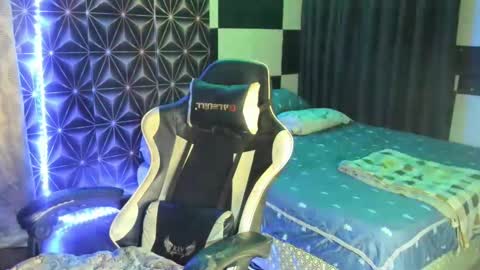 Snapshot of philhotbody chatting on January 14, 2025, 11:42 am AJ online show from January 14, 2025, 11:42 am