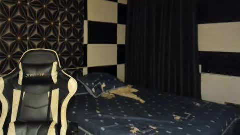 Snapshot of philhotbody chatting on February 14, 2025, 10:17 am AJ online show from February 14, 2025, 10:17 am