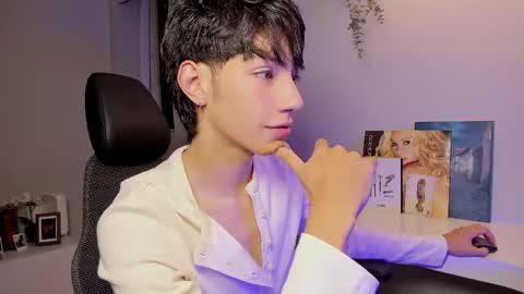 Phil.   INDEPENDENT MODEL online show from March 31, 2026, 4:24 am