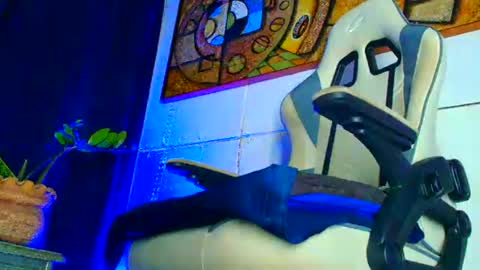 phlilloyhighclouds online show from October 27, 2025, 11:20 pm