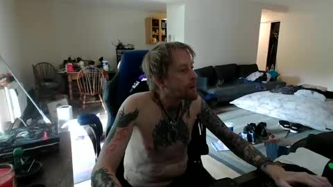 Snapshot of phrostdd chatting on June 28, 2026, 1:39 pm FrankenDaddy online show from June 28, 2026, 1:39 pm