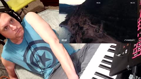 Snapshot of phu_q chatting on December 29, 2024, 3:57 pm DDT online show from December 29, 2024, 3:57 pm