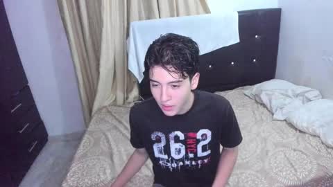 picaszomilos350 online show from February 15, 2026, 5:59 am