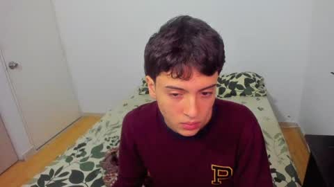 picaszomilos350 online show from March 17, 2026, 5:00 am