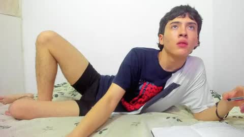 picaszomilos350 online show from April 4, 2026, 7:17 am