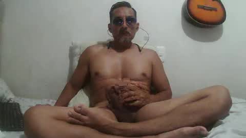 pieslatinos online show from April 9, 2026, 5:40 am