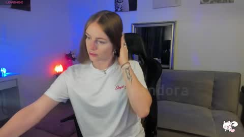 PiinkPandora online show from October 10, 2025, 9:36 pm