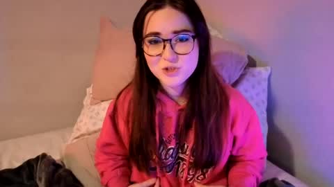 PilloGoddess online show from July 28, 2026, 5:25 am