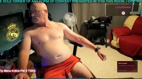 Snapshot of pilot_dave_69 chatting on September 25, 2025, 4:49 am Dave online show from September 25, 2025, 4:49 am