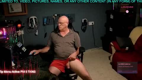 Snapshot of pilot_dave_69 chatting on November 9, 2025, 5:28 am Dave online show from November 9, 2025, 5:28 am