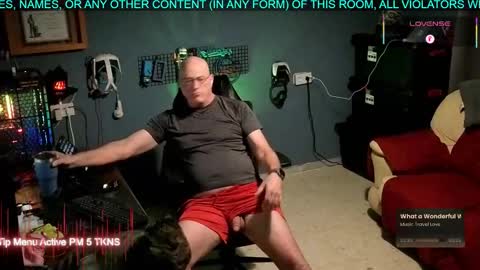 Snapshot of pilot_dave_69 chatting on November 10, 2025, 5:06 am Dave online show from November 10, 2025, 5:06 am