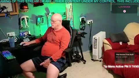 Snapshot of pilot_dave_69 chatting on November 21, 2025, 6:34 am Dave online show from November 21, 2025, 6:34 am